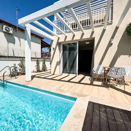 Seaside Pool By Bookvillaeu Casa de Férias