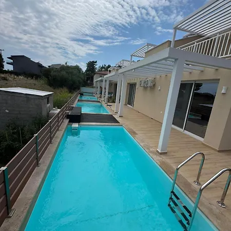 Seaside Pool By Bookvillaeu *