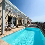 Сasa de vacaciones Seaside Pool By Bookvillaeu *