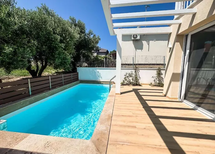 Seaside Pool By Bookvillaeu Dom wakacyjny
