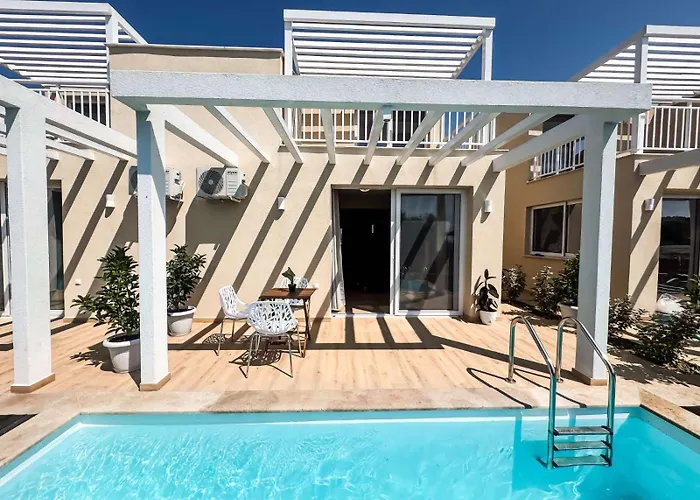 Dom wakacyjny Seaside Pool By Bookvillaeu *