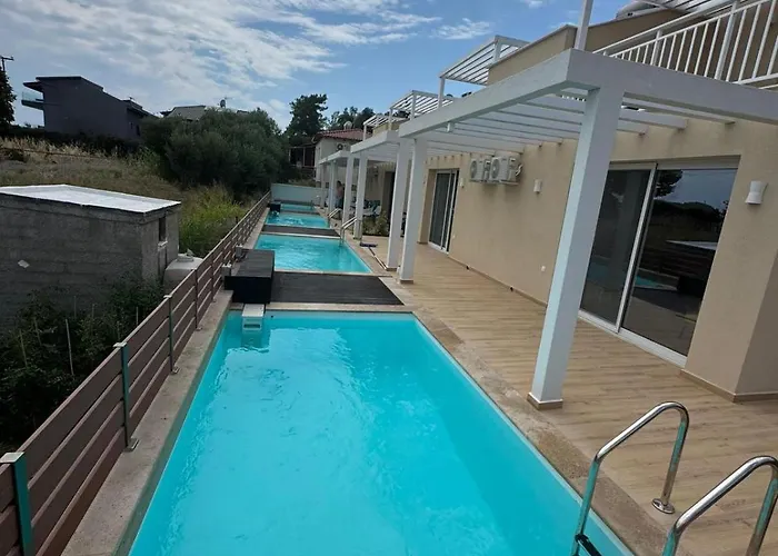 Seaside Pool By Bookvillaeu *
