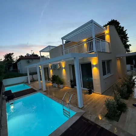 Seaside Pool By Bookvillaeu *