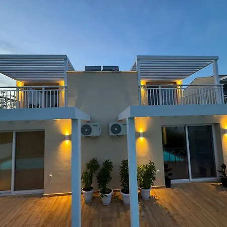 Casa vacanze Seaside Pool By Bookvillaeu Nea Kallikrateia